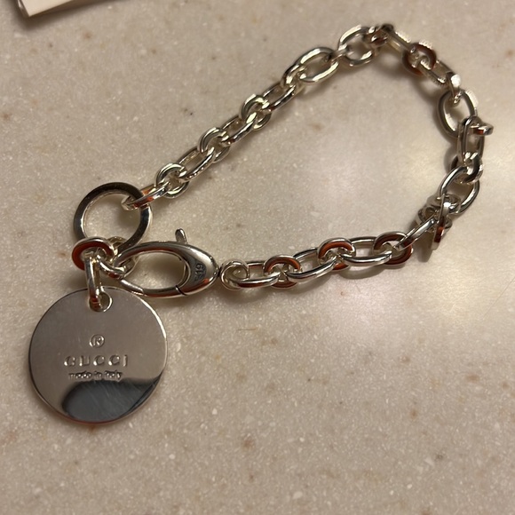 GUCCI ICON GUCCI LOGO SILVER ROUND TRADEMARK CHARM BRACELET - Picture 2 of 4